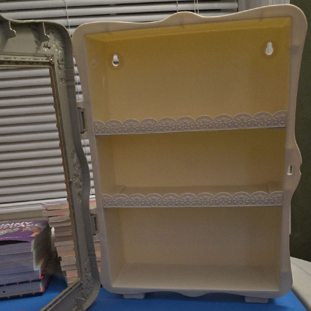Room to Room Elegant Gold Display Shelf - Picture 3 of 3